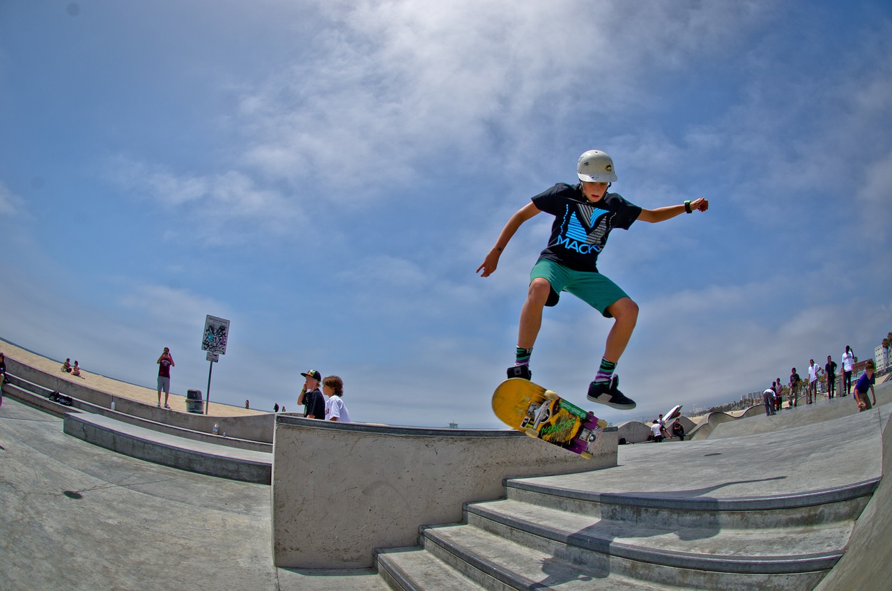 Skateboard může být nebezpečný. 